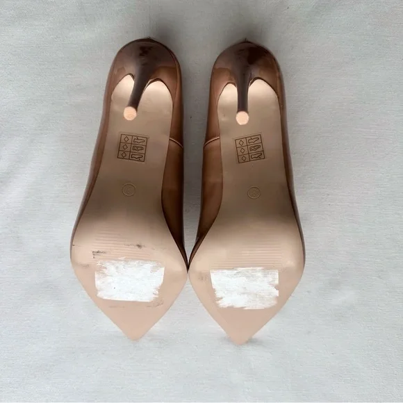 ✖️sold✖️Nude Patent Leather Pumps - Picture 9 of 13
